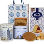Geschenkpakket met blik stroopwafels Goud biscuitkoekjes en Amsterdam mok